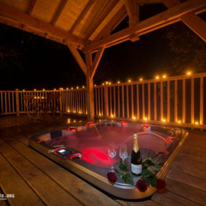 Amoureux jacuzzi cabane La Male